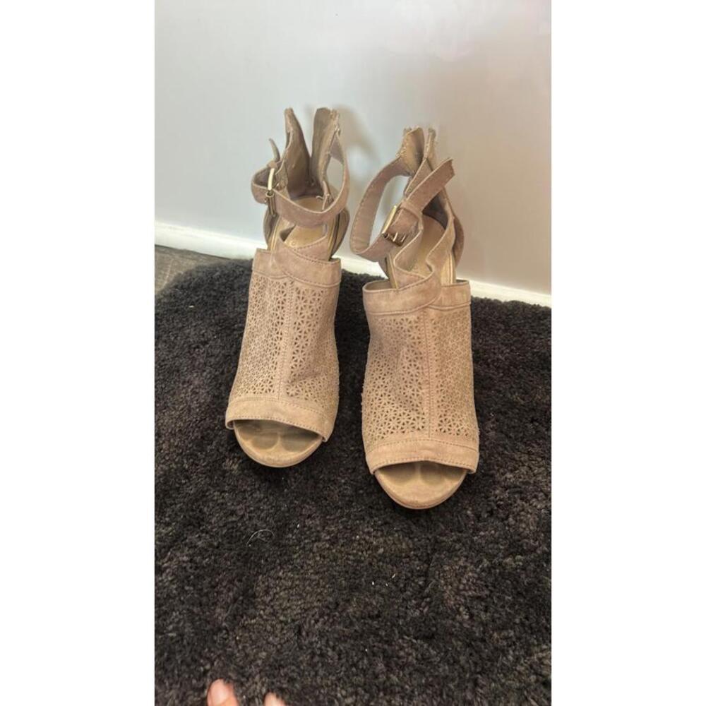 Lauren Conrad Beige Tan Heel Open Toe Size 8.5 Women’s Sandals Dress Shoes